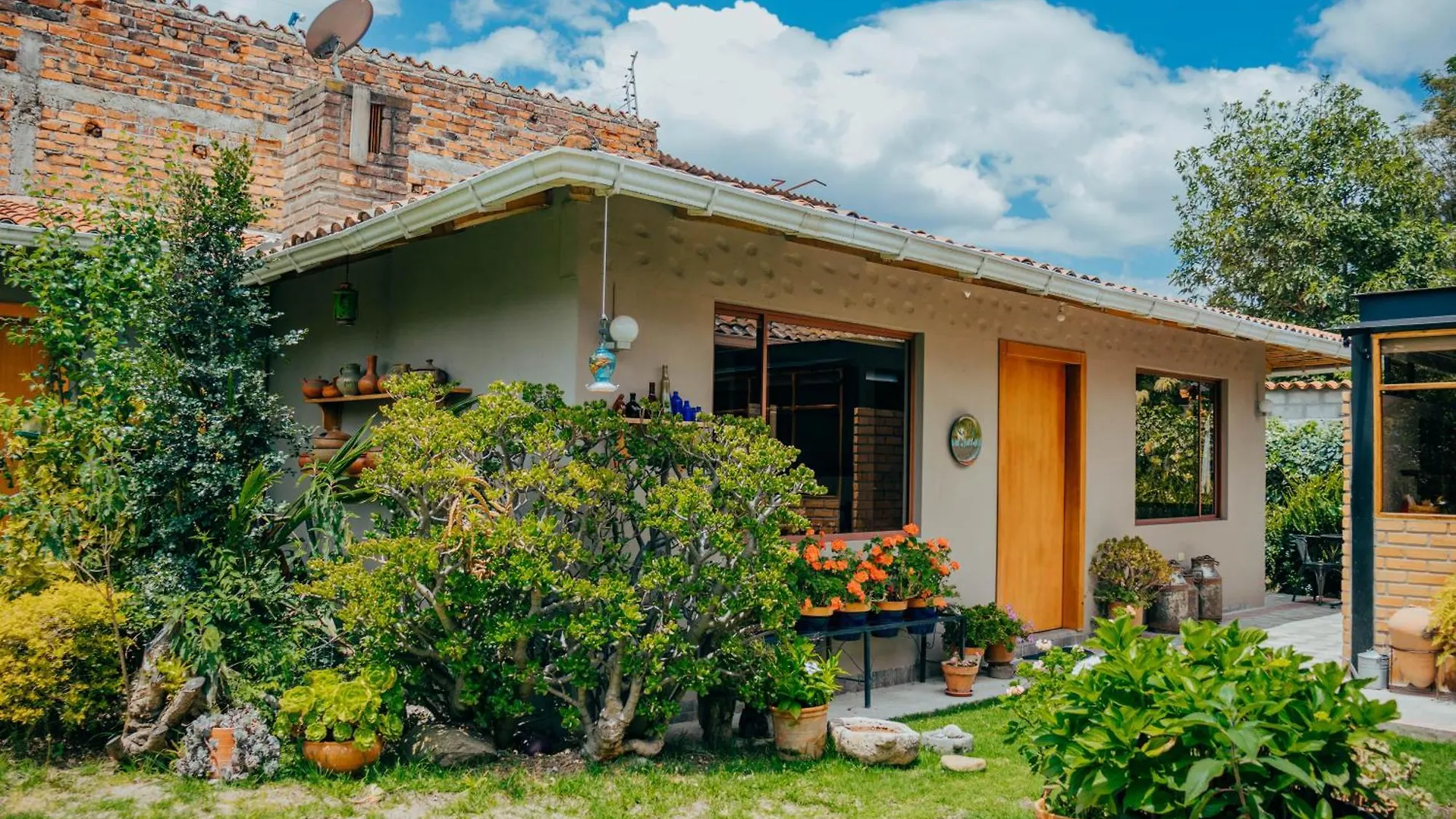 Jardin, Pet Friendly, Parking, Fast Wi-Fi & Smarttv1 Villa Cuenca 0*,  Ecuador